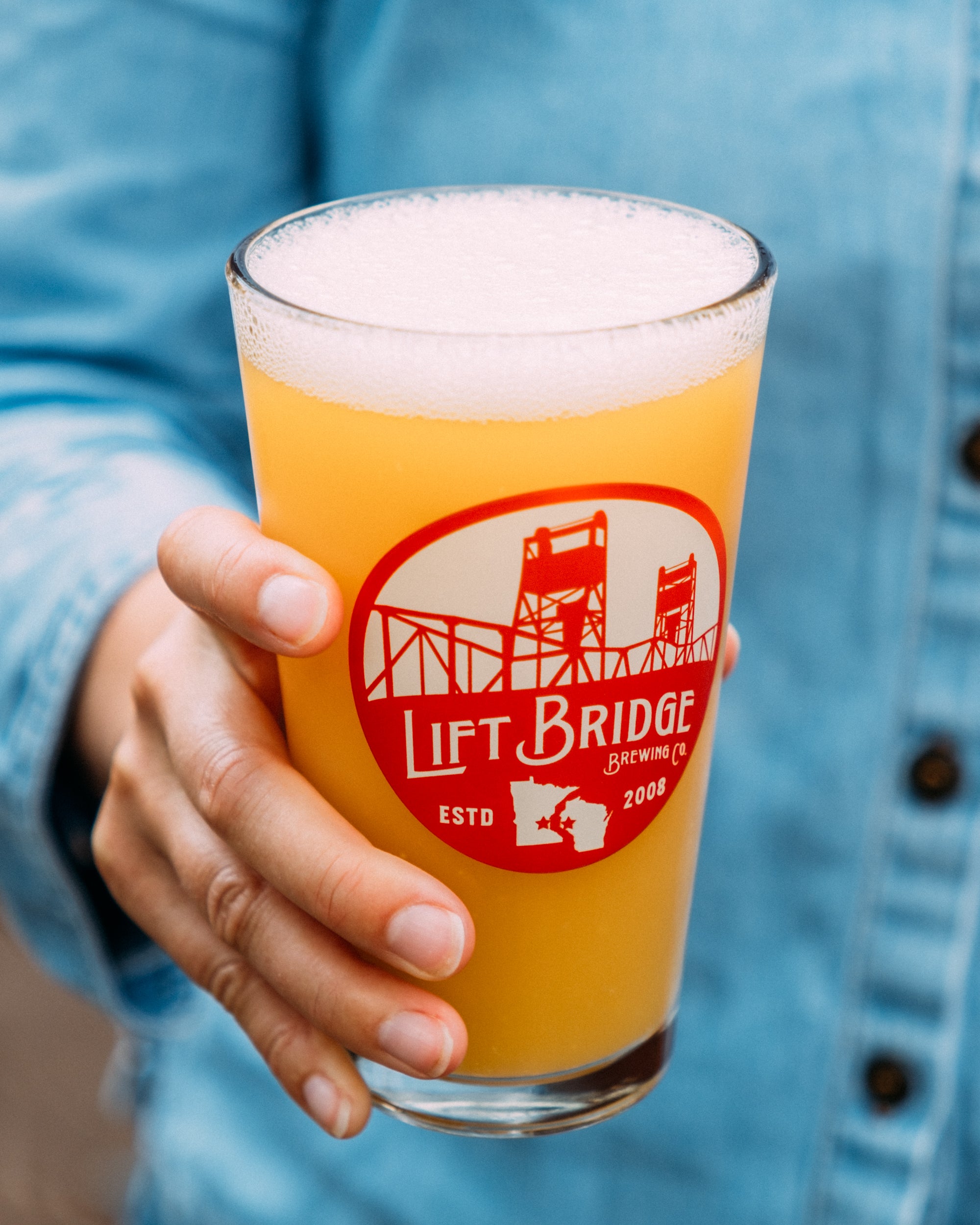 Lift Bridge Brewing Co 16oz pint glass